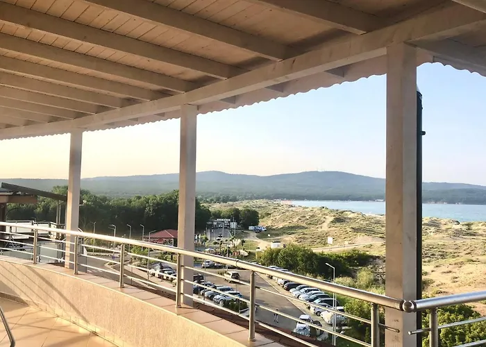 Sea View Хотел Приморско