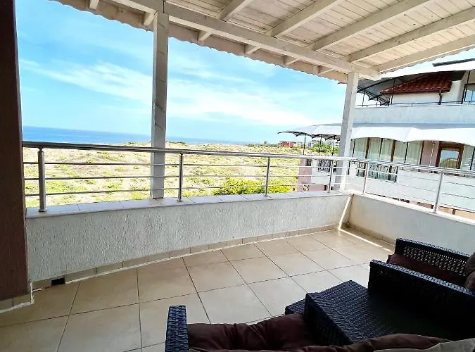 Хотел Sea View 2*